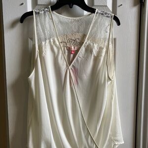 English Laundry top. Lacy blouson. XL.